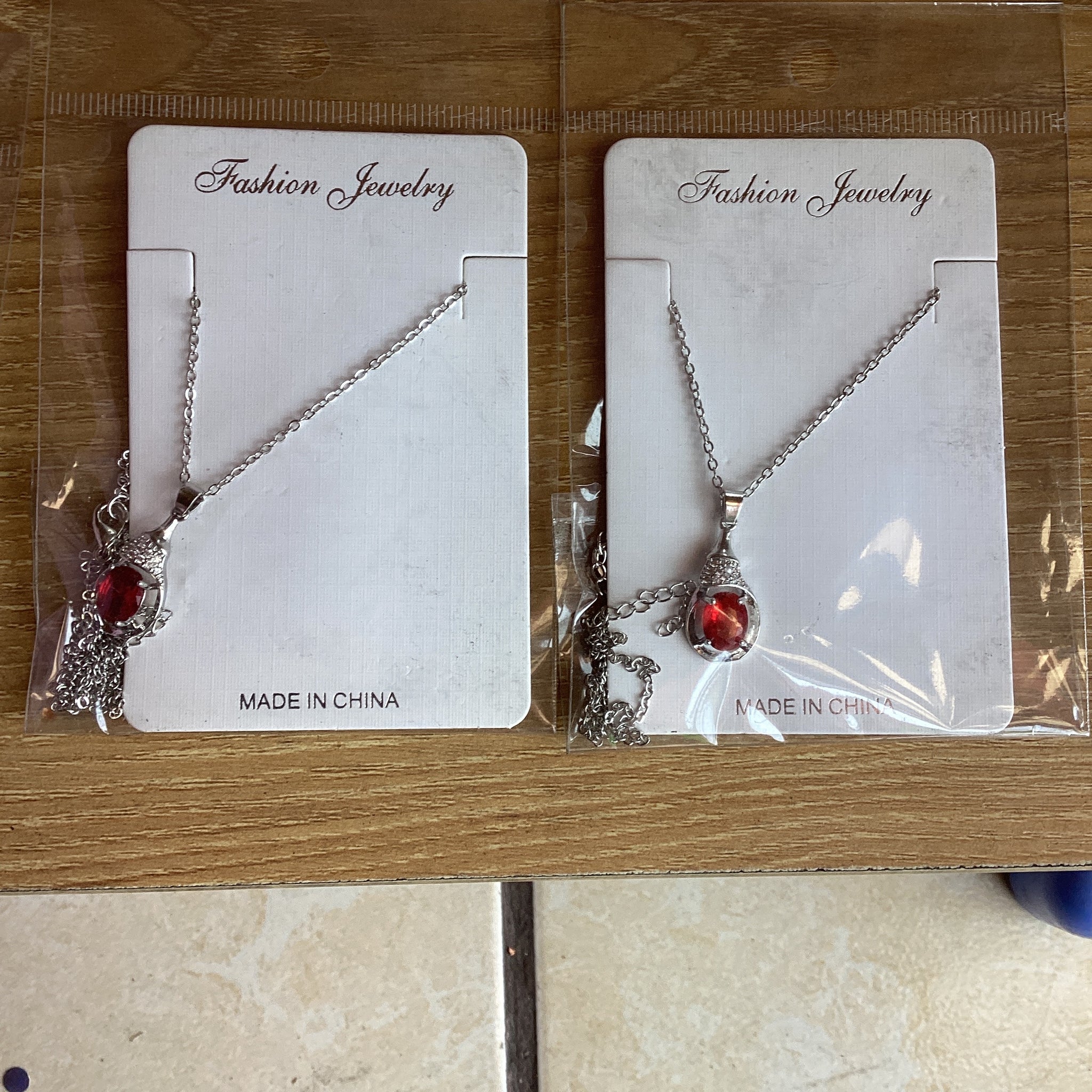 Collares***$
