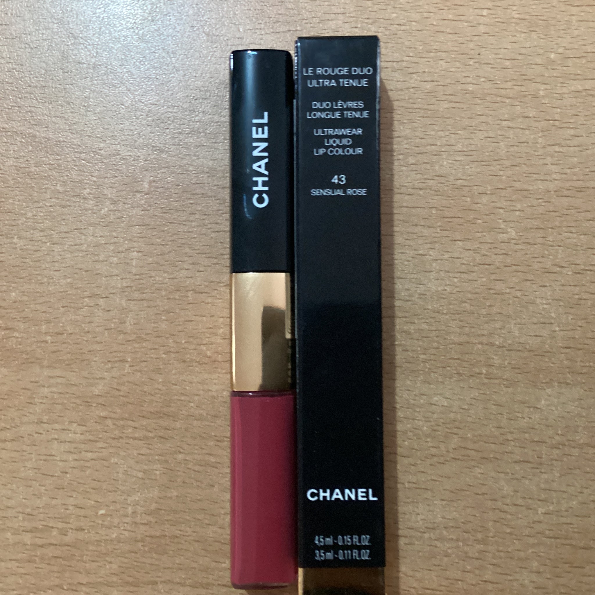 Crema y brillo para labios CHANEL